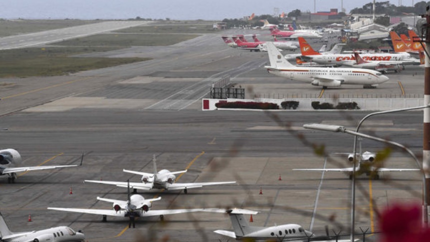 España recomienda a sus ciudadanos viajar a Venezuela «solo si es necesario»