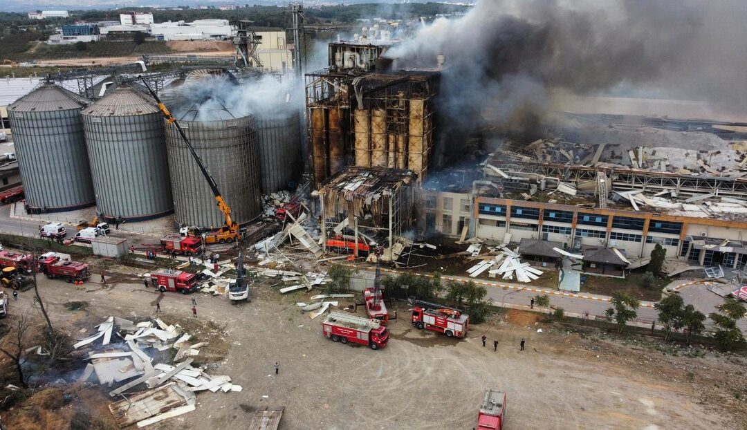 Explosión en una fábrica de pasta deja una veintena de heridos en Turquía