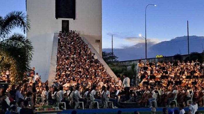 El Sistema de Orquestas del Estado Lara celebró 472 años de Barquisimeto en El Obelisco