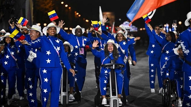 Atletas que participaron en Juegos Paralímpicos 2024 arribaron a Venezuela