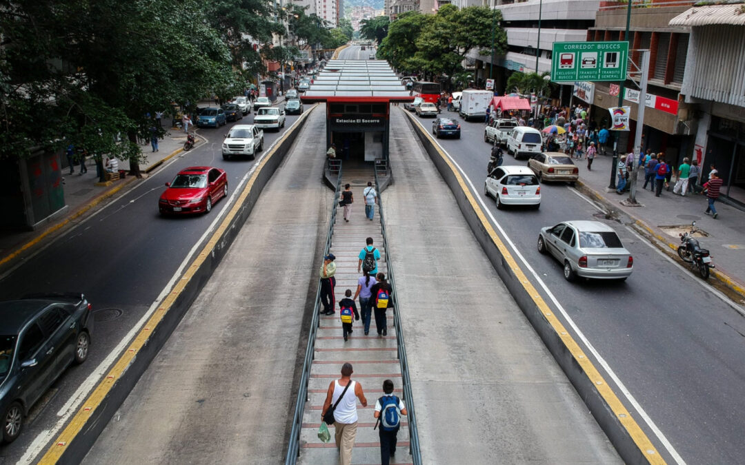 Conductores que circulen por canales del BusCaracas será multados con 30 euros o su equivalente en bolívares