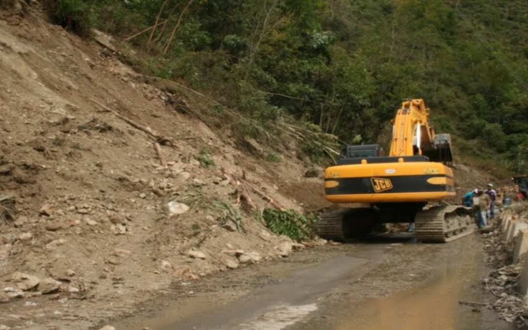 Derrumbe en la vía Barinas-Mérida genera interrupción parcial de tránsito