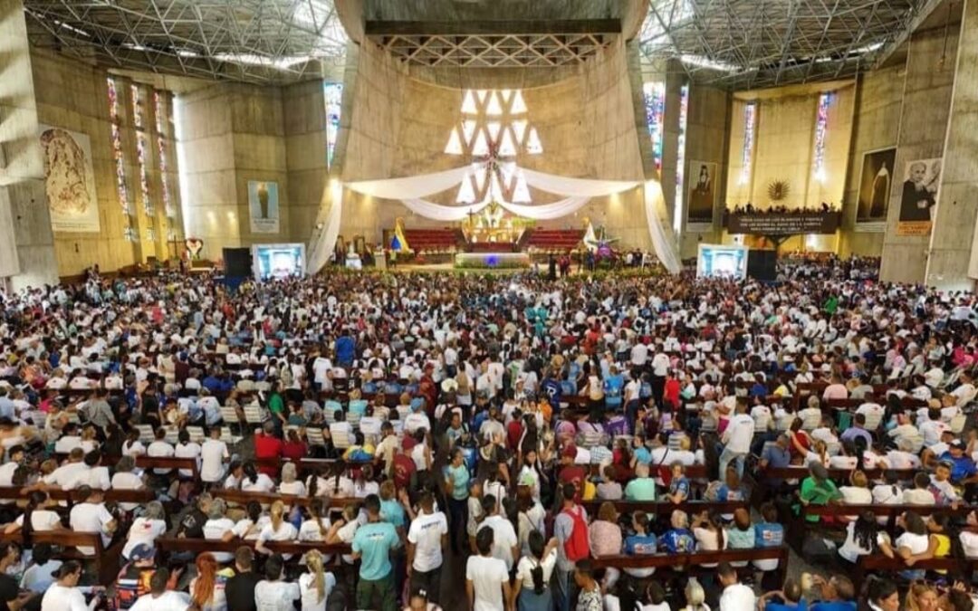 Gran cantidad de devotos llegaron este domingo a Guanare para celebrar los 372 años de la Virgen de Coromoto