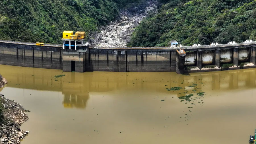 Ecuador restablece suministro de energía tras apagón masivo por fallo en hidroeléctrica