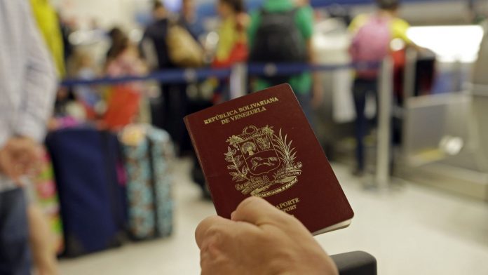 Venezolanos deberán tramitar un documento de viaje para regresar al país si tienen el pasaporte vencido