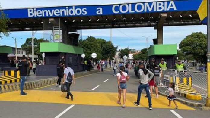 Venezolanos con pasaporte vencido pueden ingresar al país por la frontera con Colombia, según analista