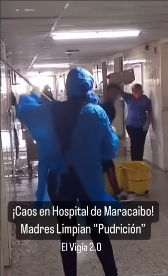 Un grupo de madres de pacientes del Hospital Universitario de Maracaibo tomó la iniciativa de limpiar el 6to piso del centro médico