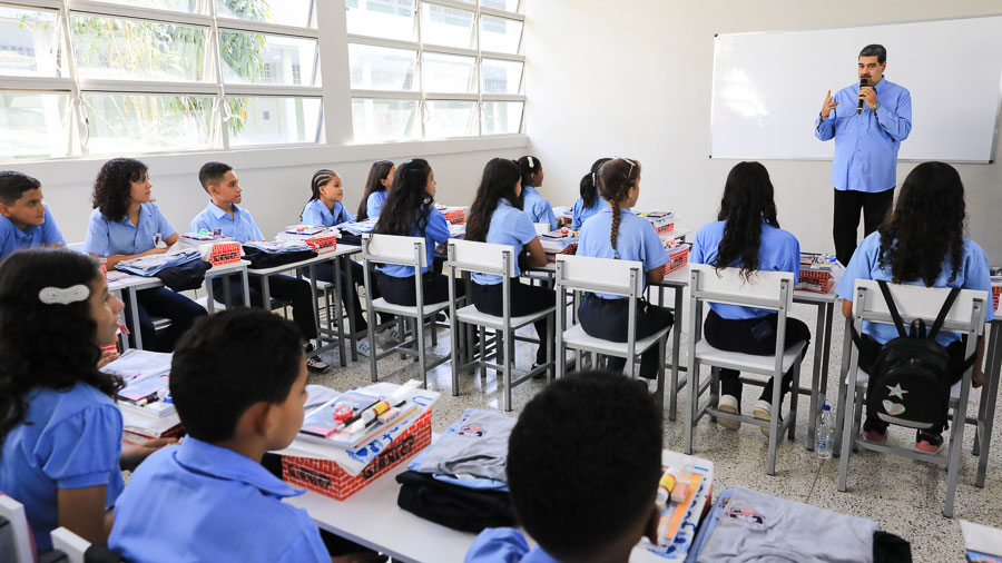 Presidente Maduro da gracias a las Bricomiles por el regreso a clases de primer nivel