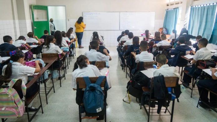 FVM: Año escolar inició con un 40% de aulas sin maestros