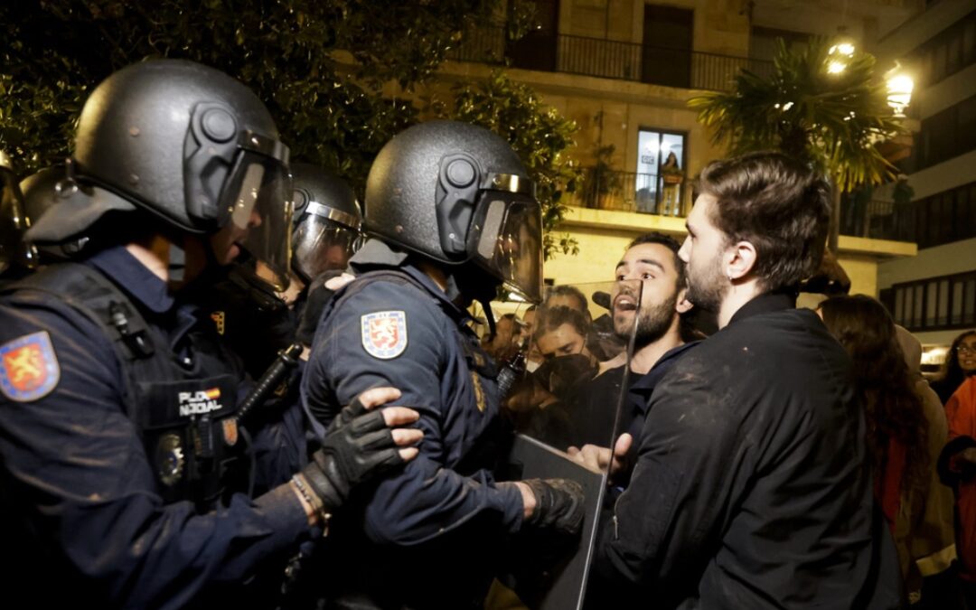 Protestas por la DANA en Valencia dejan 39 policías heridos