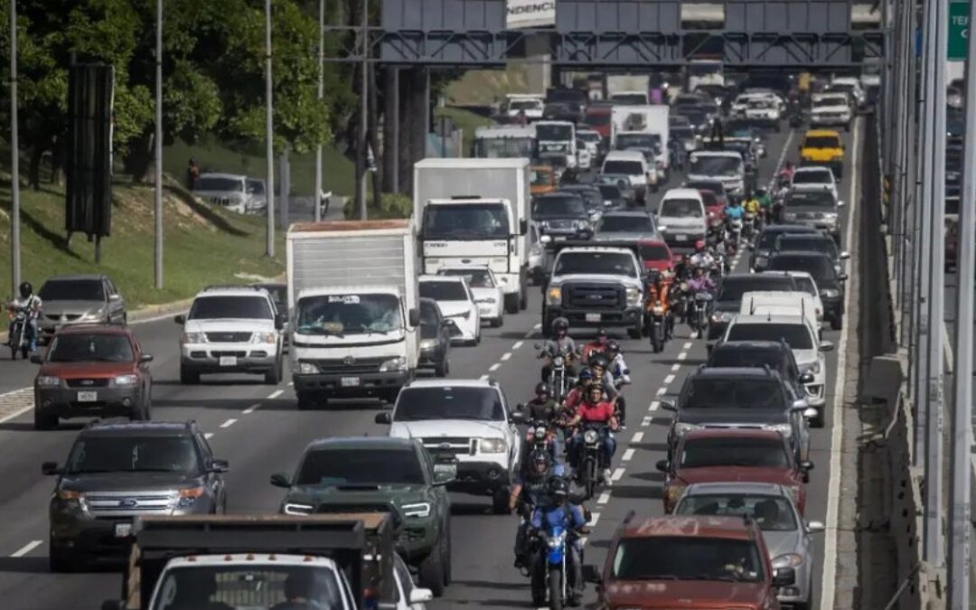 Dueños de vehículos en Caracas deberán pagar impuestos ante Superintendencia Municipal y Administración y Recaudación