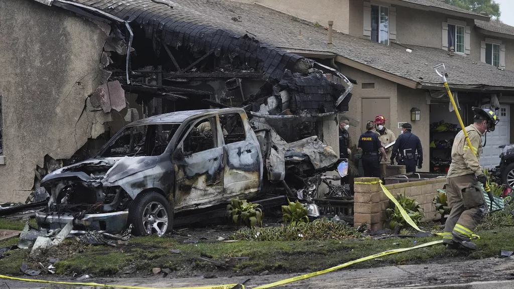 Un jet privado se estrella en un barrio del Ejército de EE.UU dejando varios muertos en San Diego
