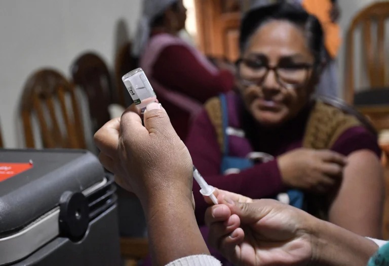 Venezuela dona 100.000 dosis de vacuna contra el sarampión a Bolivia por emergencia sanitaria