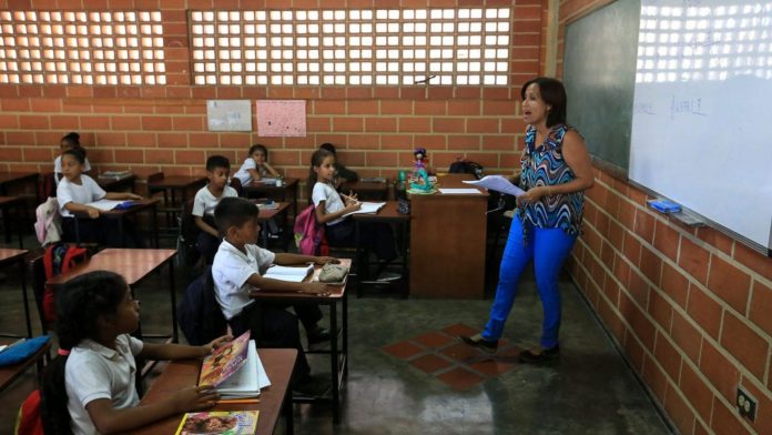 Crisis educativa: Fordisi denuncia suspensión arbitraria de salarios a más de 40.000 docentes