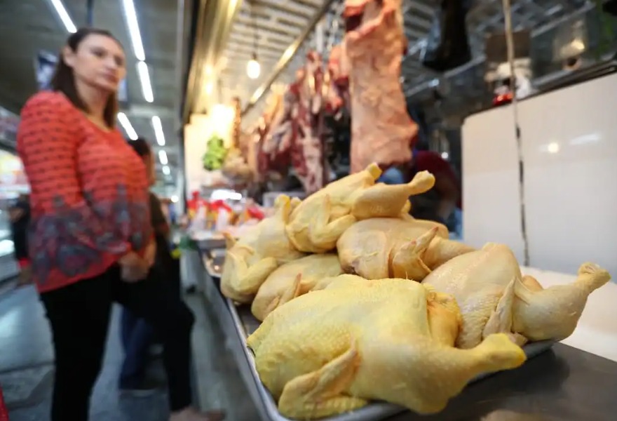Gobierno anunció precios acordados para pollo, huevos y grasas tras supuesta especulación