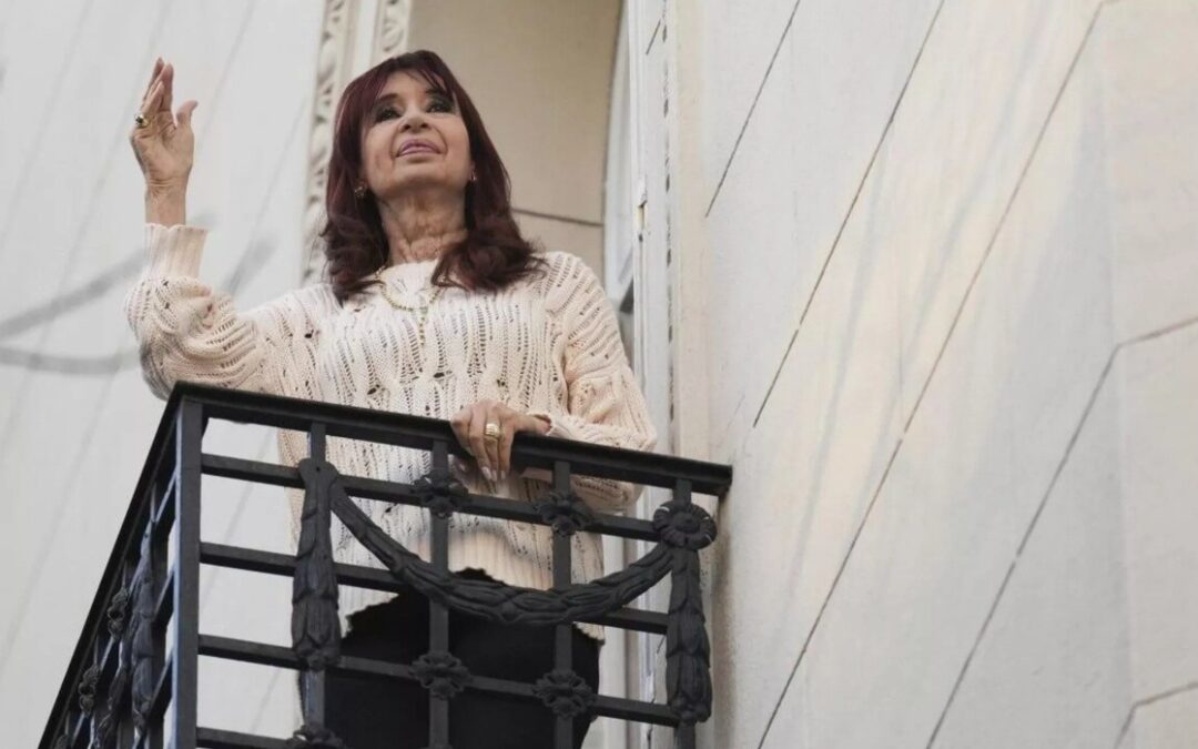 Tribunal argentino informó que Cristina Fernández sí puede asomarse en su balcón