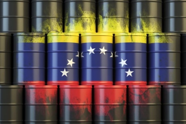 Bloomberg: Venezuela se asocia con empresas petroleras más pequeñas mientras Chevron reduce su producción