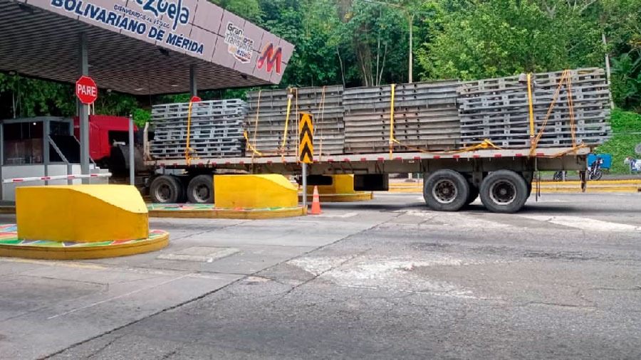 Arriban a Mérida materiales para reparar puentes afectados por las lluvias