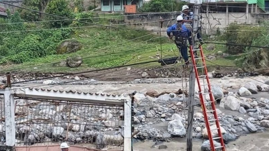 Recuperado el servicio eléctrico en siete municipios del estado Mérida