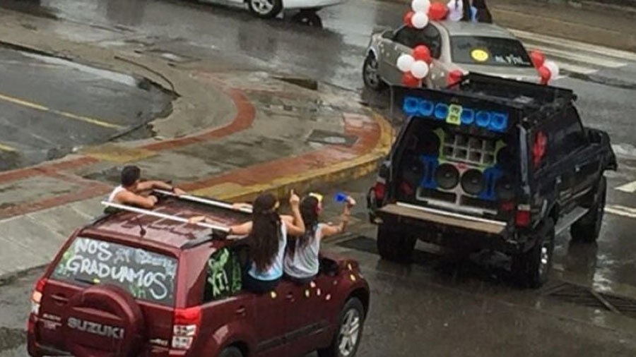 Ordenanza establece multas y sanciones para quienes realicen caravanas de graduación en Caracas