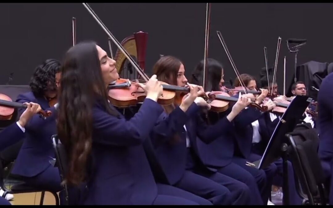Orquesta Sinfónica Simón Bolívar & Gustavo Dudamel en el concierto de Coldplay en Wembley