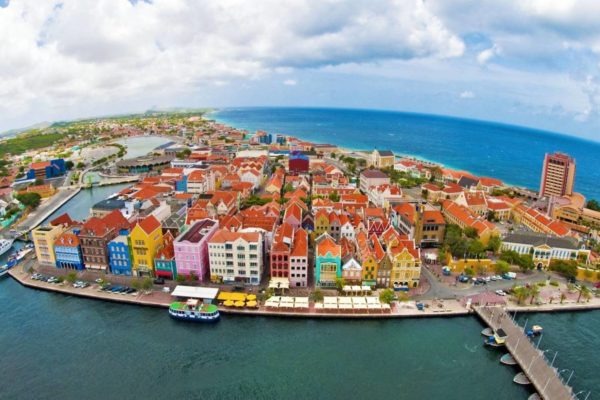 Venezolanos ocupan el 4% de los puestos de trabajo en la isla de Curazao, según estudio