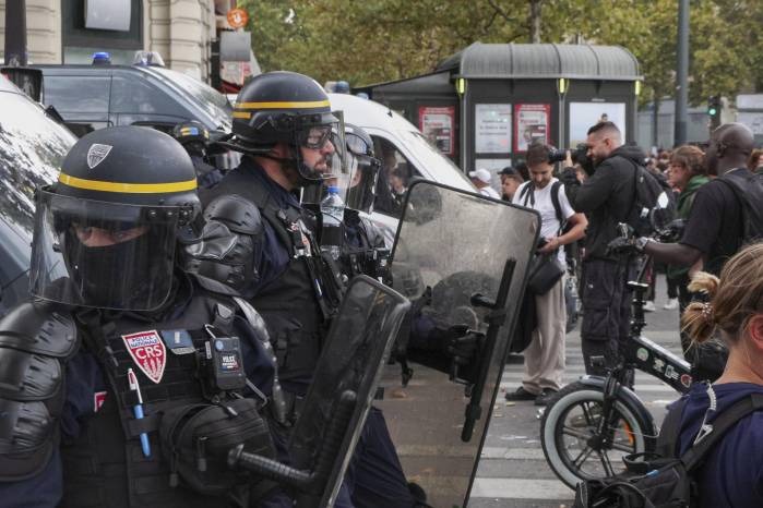 Cerca de 200 detenidos a media mañana en Francia en las protestas para bloquear el país