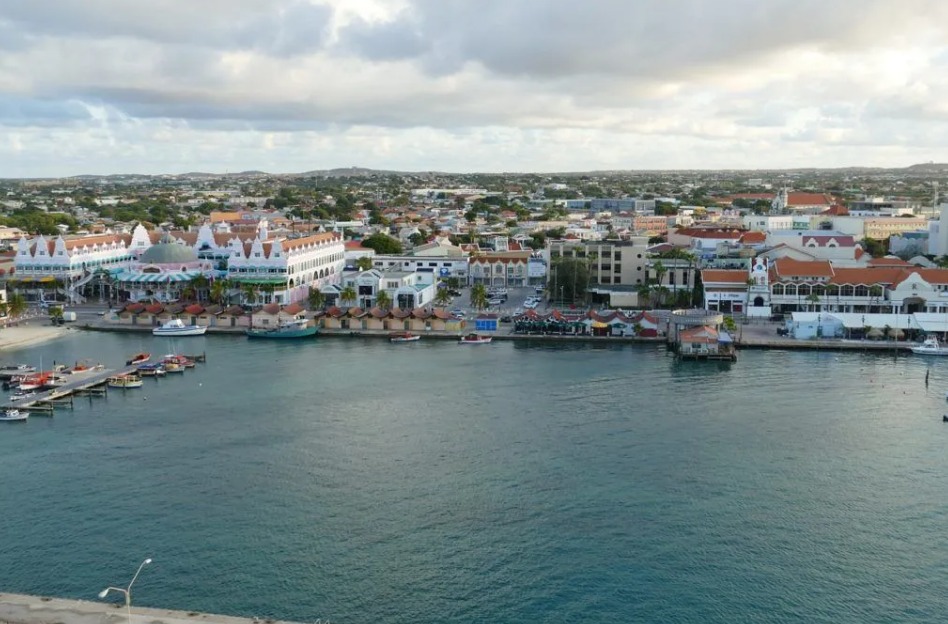 Aruba extiende su prohibición de vuelos desde y hacia Venezuela por 90 días