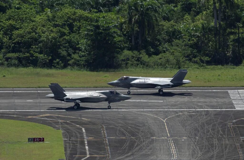 Expertos: Despliegue militar de EE. UU. en el Caribe sugiere una operación más grande que volar lanchas del narco