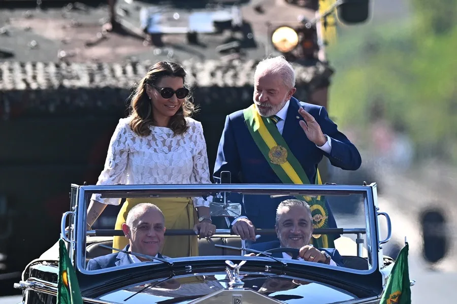 Lula lidera desfile por la independencia con mensaje firme de soberanía nacional