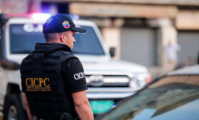 Funcionarios del Cicpc detuvieron a Giovanny Armando Bracho Cañizales de 46 años, por agredir gravemente a su hijastro de 15 años de edad, en la calle Ayacucho de Upata, estado Bolívar.