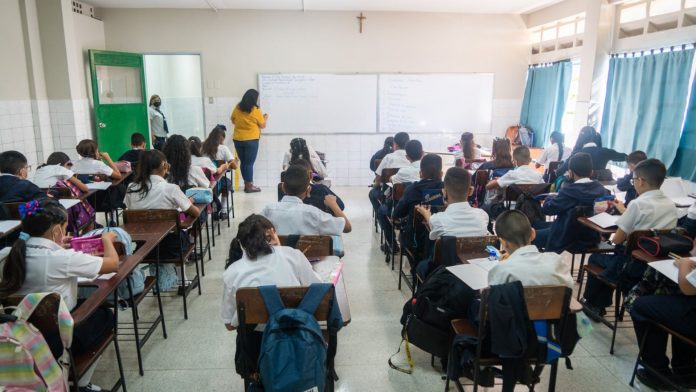 Colegios privados atienden solo al 12% de la población escolar, asegura Fenasopadres
