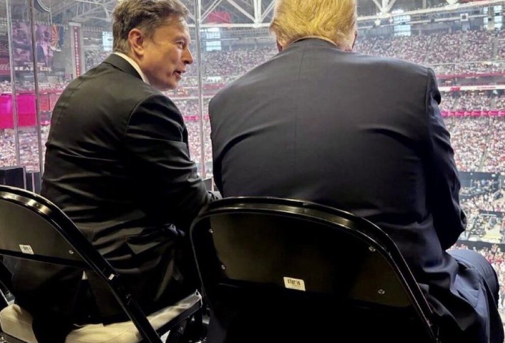 Donald Trump y Elon Musk se reencontraron en el funeral de Charlie Kirk, se estrecharon la mano y mantuvieron una charla