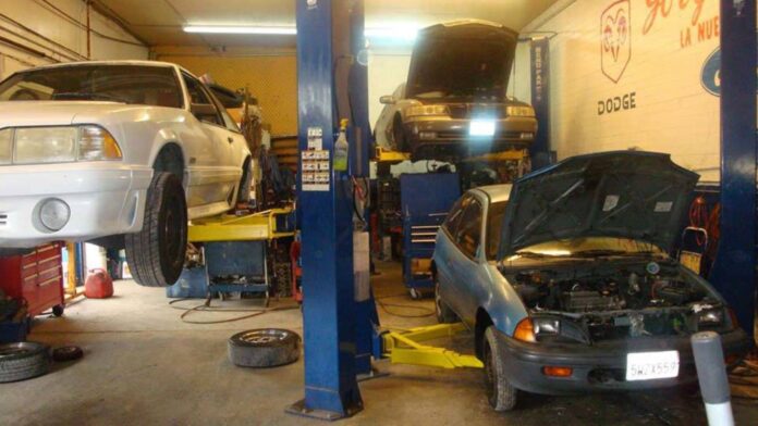 Los desechos de talleres mecánicos informales son un riesgo para el medioambiente