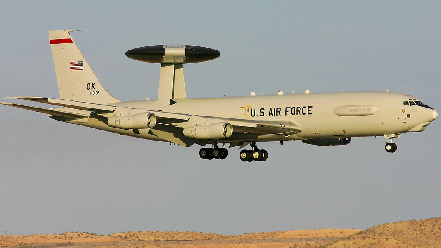 Padrino López denuncia «vuelos frecuentes» de aviones militares de EE.UU. cerca de las costas de Venezuela