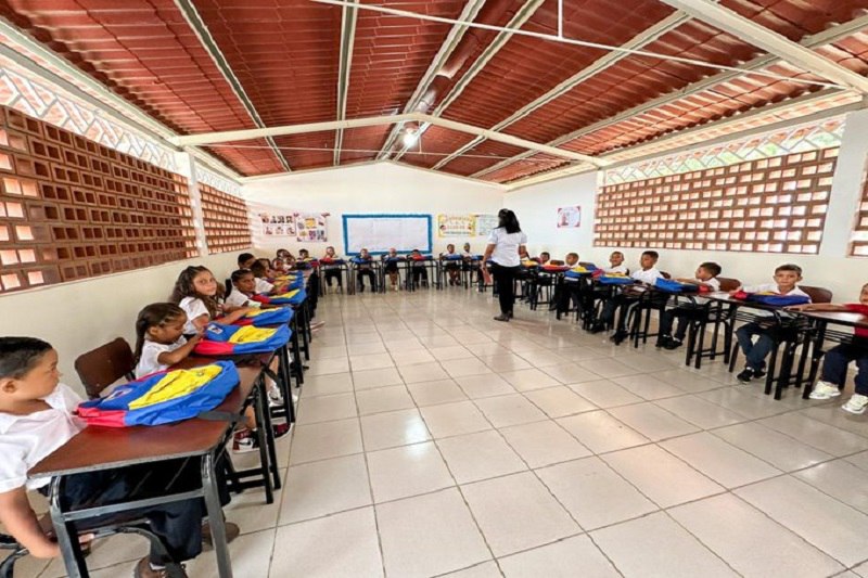 Maduro reiteró que este #15Sep marca el inicio de un exitoso período escolar 2025-2026 y ordena cumplir meta 100% escolaridad y recuperar instalaciones educativas.