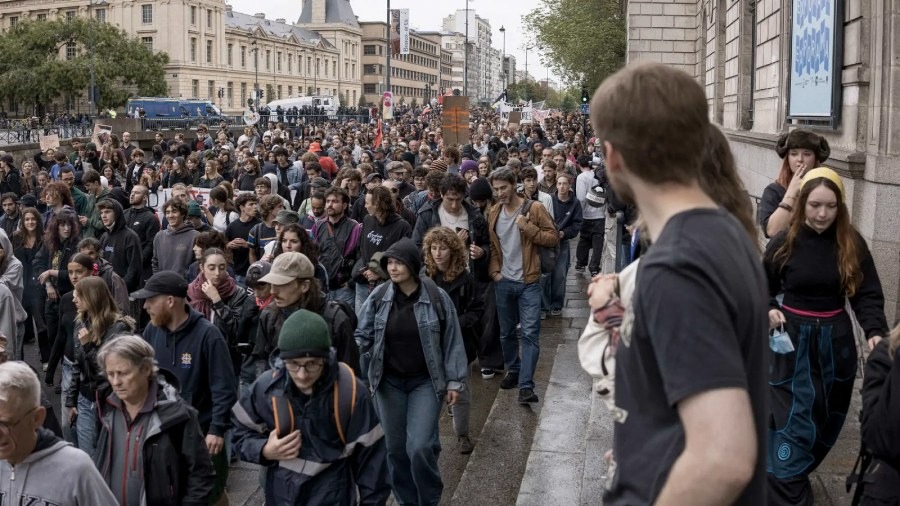 Una huelga general masiva ha paralizado Francia este jueves, contra los recortes sociales