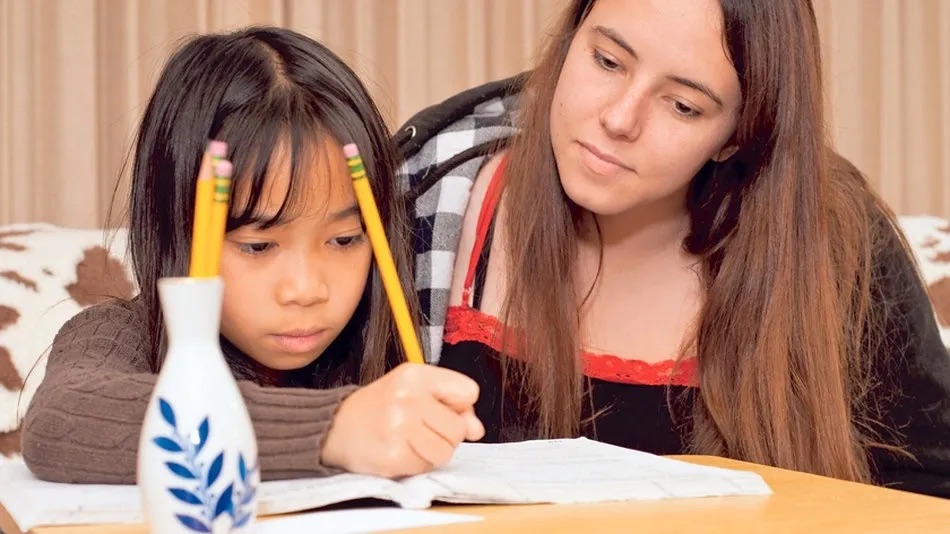 El ministro de Educación, Héctor Rodríguez, ha propuesto iniciar un amplio debate nacional para considerar la eliminación de las tareas escolares.