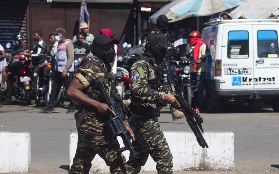 Con el control del Ejército en disputa, el presidente de Madagascar denuncia un golpe de Estado