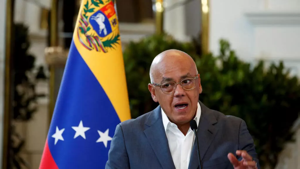 Jorge Rodríguez advirtió de operación de «falsa bandera» en embajada de EEUU en Caracas: «Se intentan colocar explosivos»