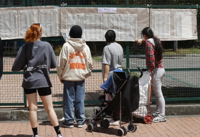 Petro denuncia fallas en el sistema electoral durante consulta del Pacto Histórico en Colombia