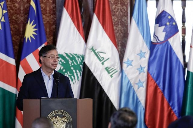 Petro ordena la salida de Colombia de diplomáticos de Israel y denuncia el TLC vigente