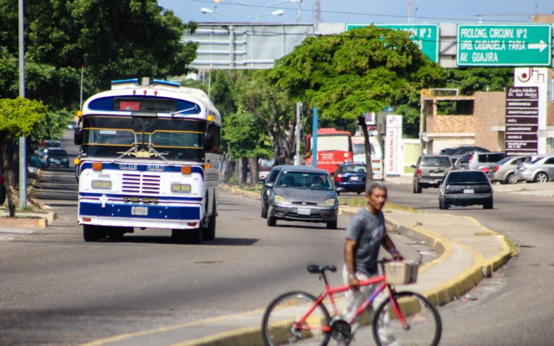 Transportistas piden nuevo aumento del pasaje ante inminente devaluación de la moneda
