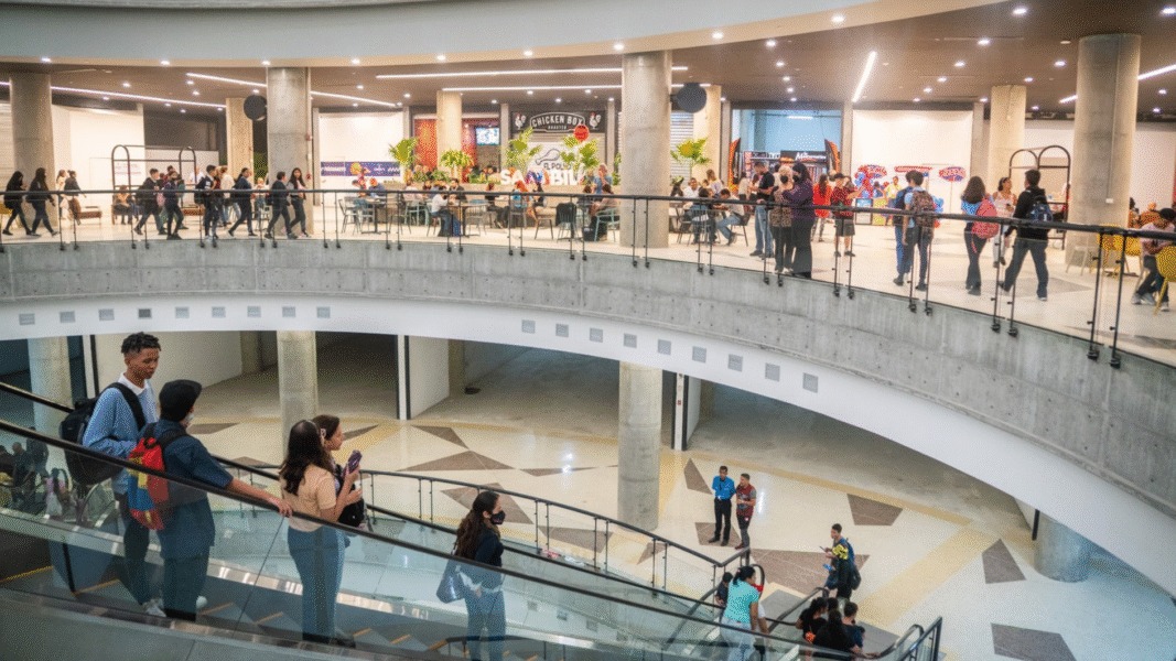 ¿Prohibido grabar en centros comerciales? Cavececo responde a polémica sobre creadores de contenido