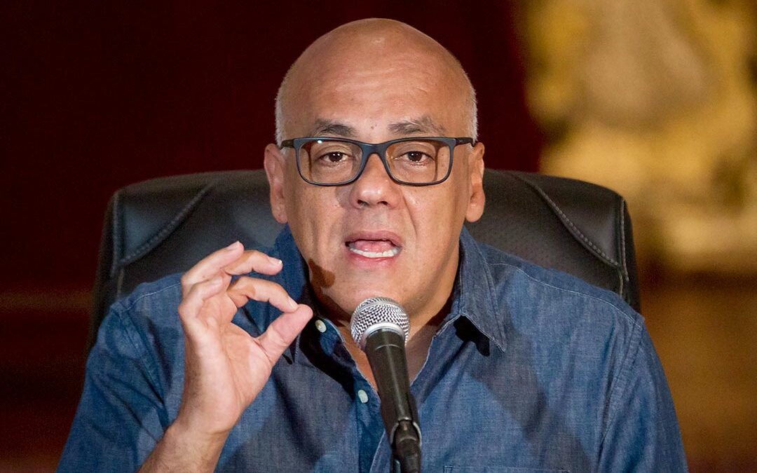 Jorge Rodríguez, criticó públicamente al cantante venezolano Danny Ocean, acusándolo de incentivar supuestamente una “guerra” contra Venezuela.