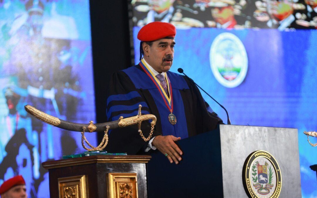 Maduro dice que Venezuela está lista para pasar de la lucha no armada a la armada