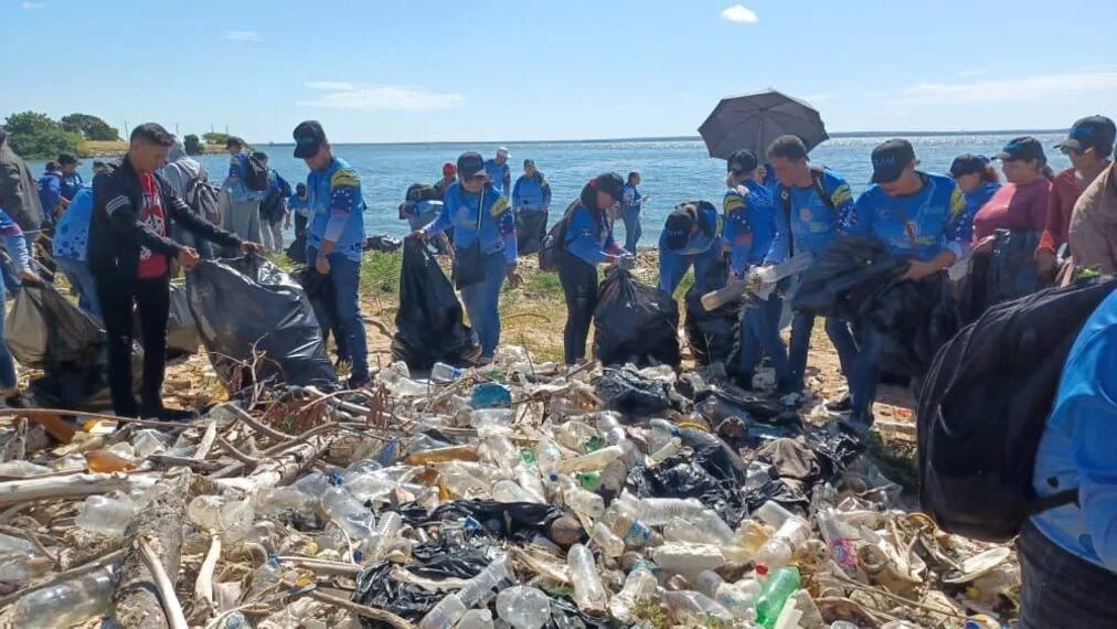 Más de 394 mil toneladas de desechos sólidos se han retirado del Lago de Maracaibo