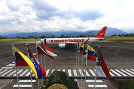 El arzobispo de Caracas entrega al Papa esculturas de José Gregorio Hernández y Carmen Rendiles