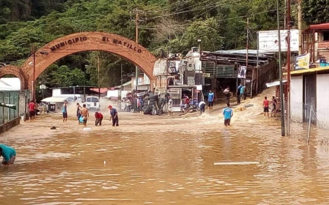 Rotura de tubería matriz en el sector La Toma en El Hatillo deja 162 desalojados y 16 lesionados