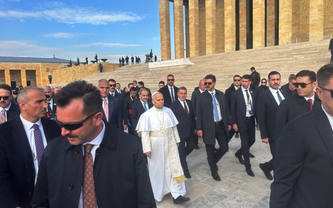 El papa León visita Turquía en su primer viaje como pontífice